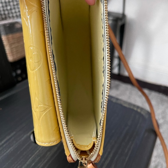 Yellow louis vuitton vernis bag - Picture 6 of 7